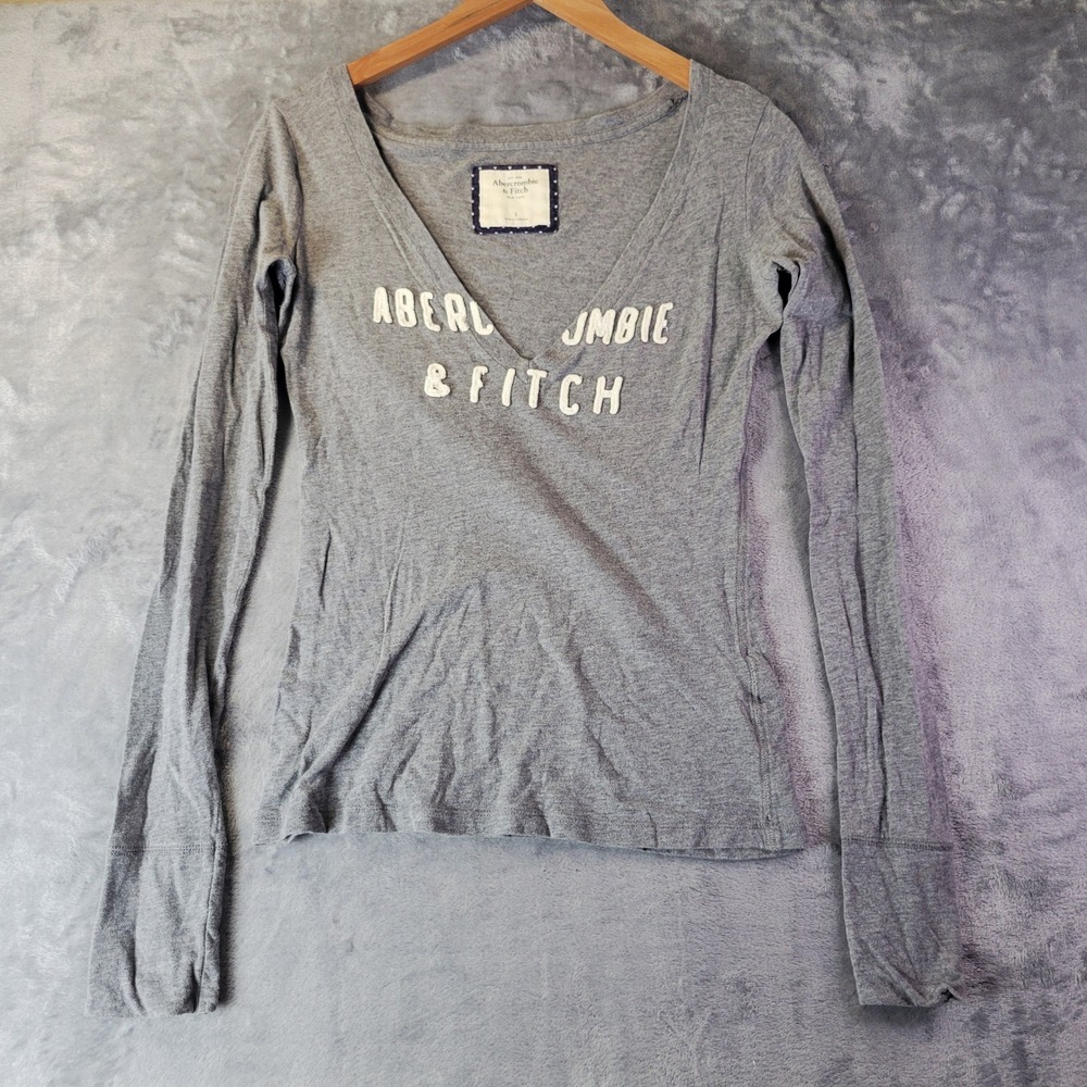 Abercrombie & Fitch Womens Gray Long Sleeve V-Neck Logo Graphic Tee S Y2K 2000s‎